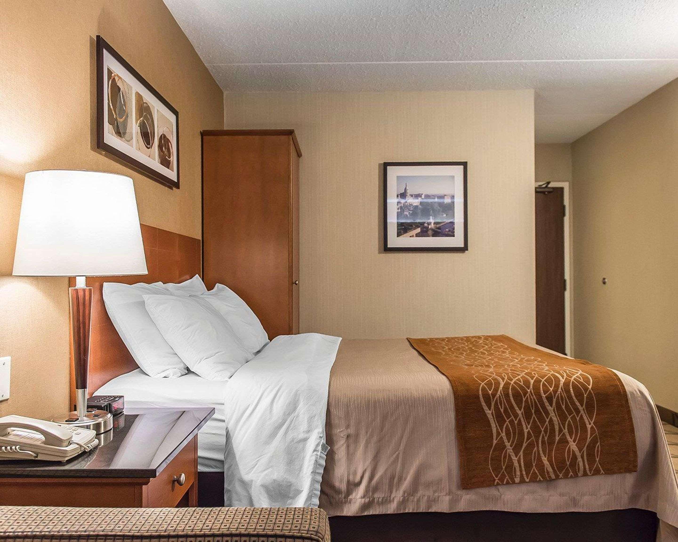 Comfort Inn Hwy 401 Kingston Exterior foto