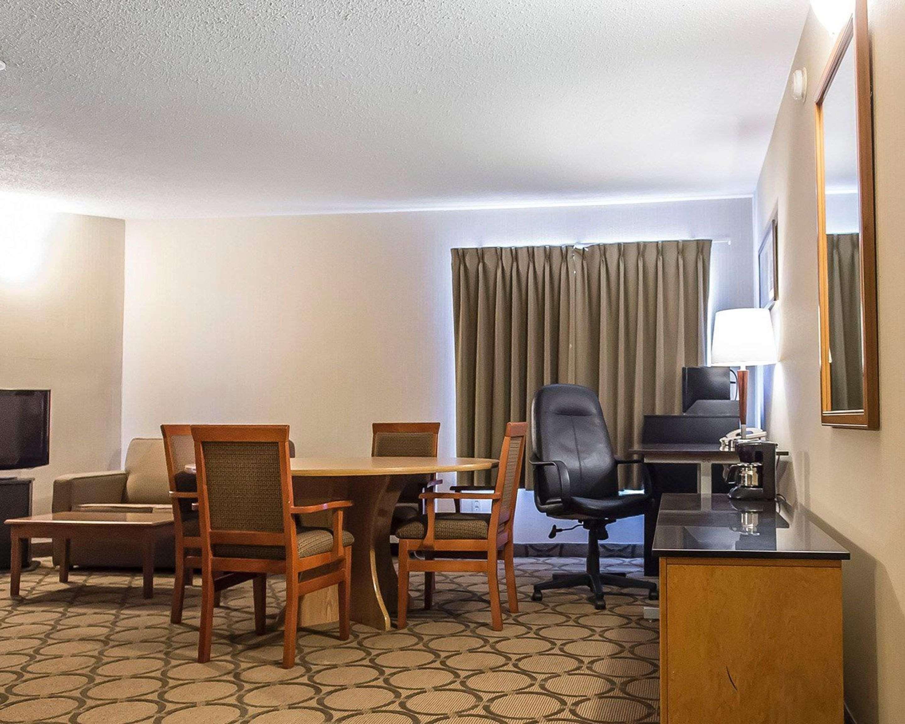 Comfort Inn Hwy 401 Kingston Exterior foto